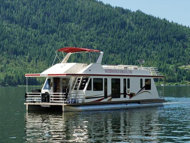 56MirageHouseboatMedia1-800x600